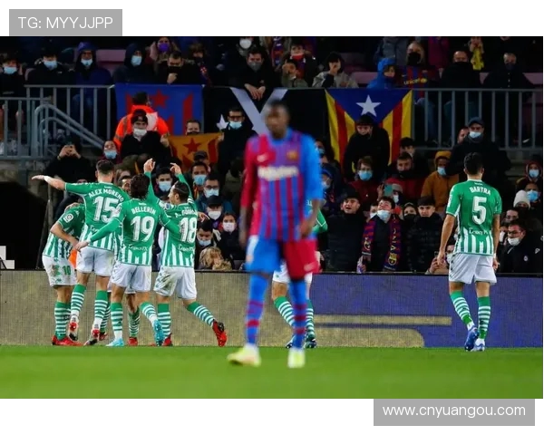 皇马半场一球领先塞维利亚控球占优射门压制显优势数据体现实力